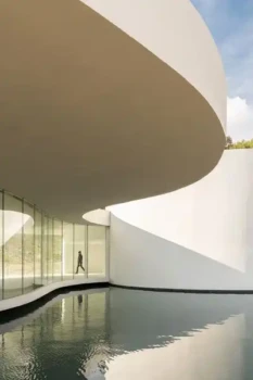 Chateau La Coste - Pavillon Oscar Niemeyer WEARECONTENTS
